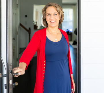 Dr. Bonnie Schnautz Naturopathic Doctor, Digestive Health Specialist and Mental Fitness Coach opening the door